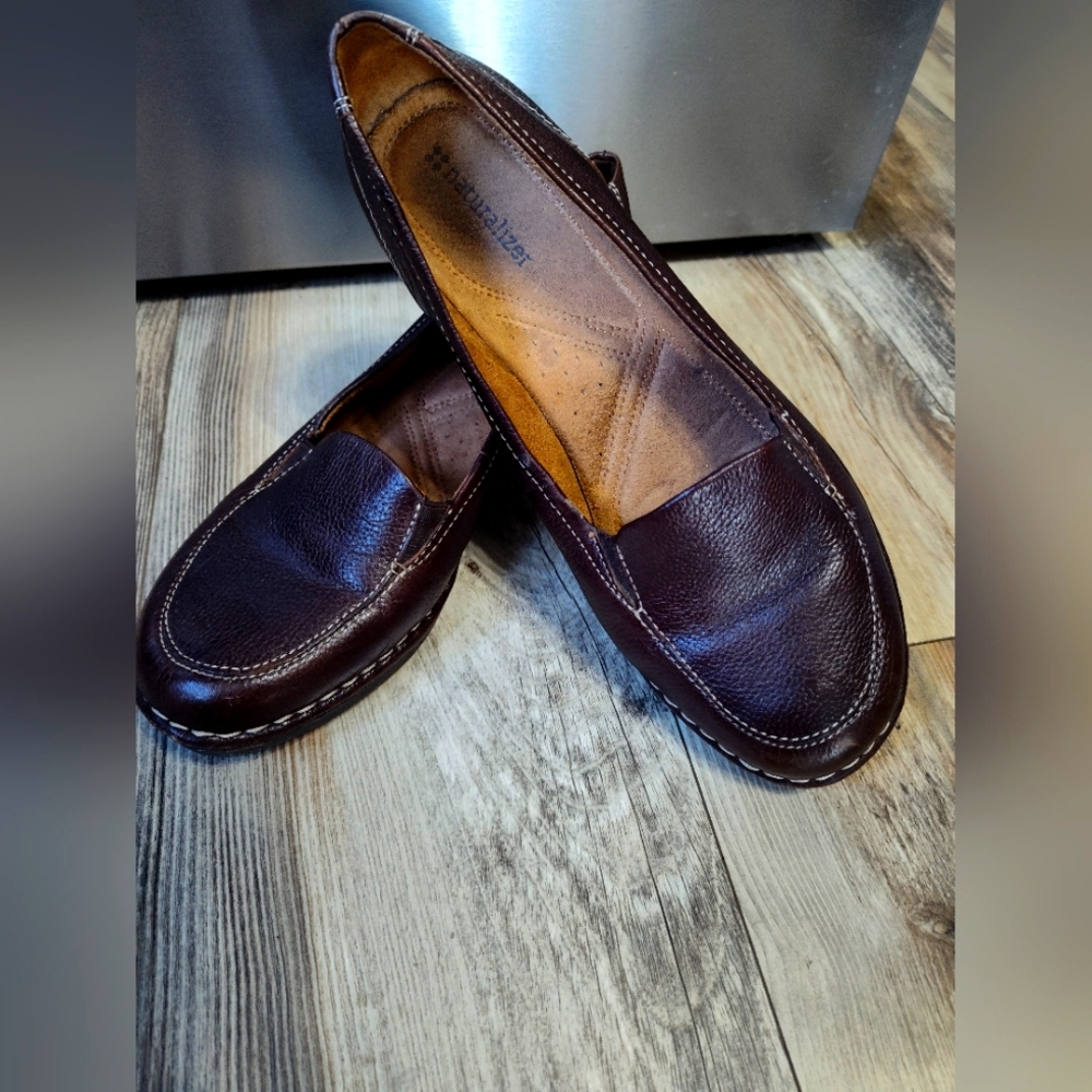 Brown leather, Naturalizer, size 9.5 loafers, women's shoes